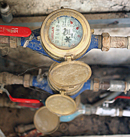 The Jordan Water Company (Miyahuna) started replacing regular water meters with the smart gauges this week